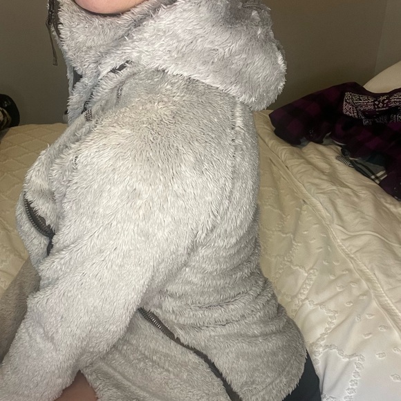 KUHL fuzzy jacket - Picture 5 of 7